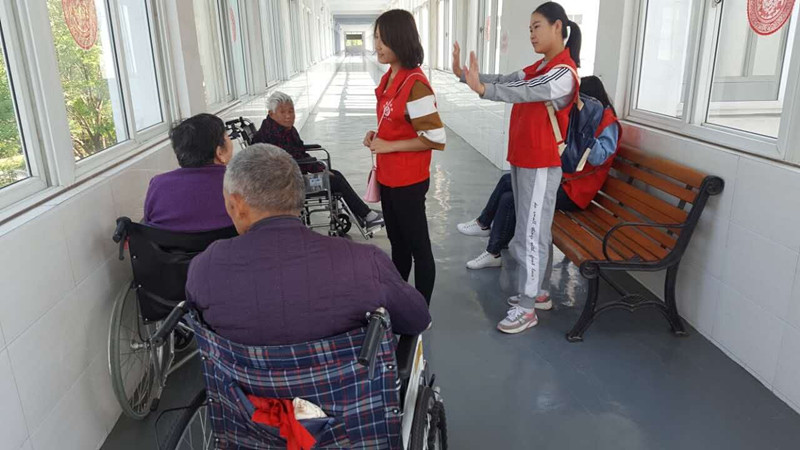 心靈港灣志愿者走進頤和源關愛老人活動026